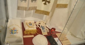 Владика Йосиф (Мілян) відкрив виставки «Патріарх Йосиф Сліпий» та «Папа й Україна»