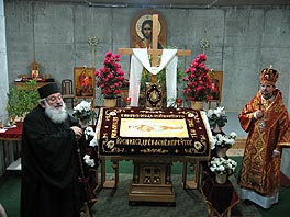 У соборі виставлено Плащаницю
