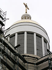 Центральний купол Патріаршого собору вже з вітражами